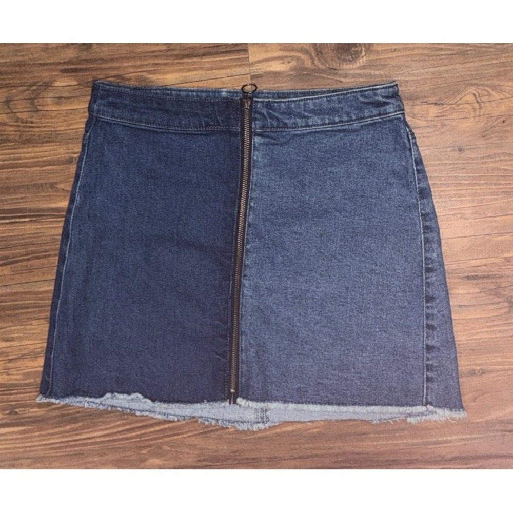Two Tone Denim Mini Skirt Sz 6 Full Zip Front Distressed Shredded Frayed Hem